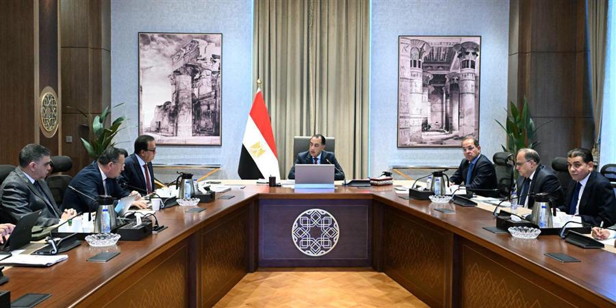 رئيس الوزراء يتابع توافر الأدوية والمستلزمات الطبية بالمستشفيات